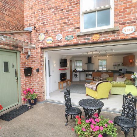 The Lodge At Cross Cottage Wrexham Esterno foto